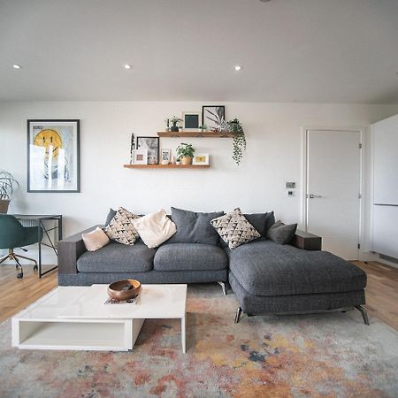 Stunning Riverside View Apartment, Near Canary Wharf & O2 London Exterior photo