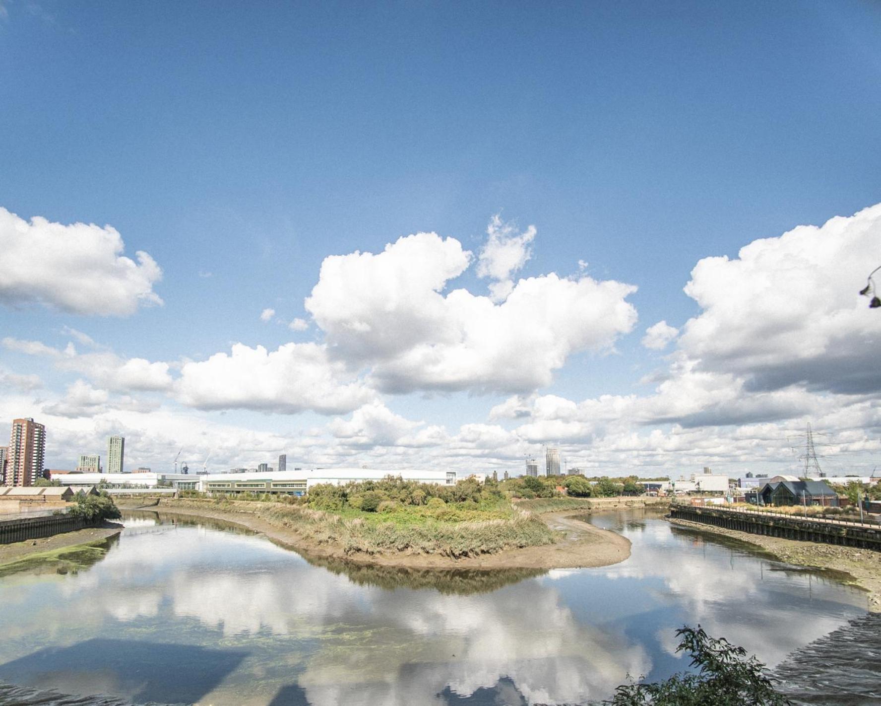 Stunning Riverside View Apartment, Near Canary Wharf & O2 London Exterior photo