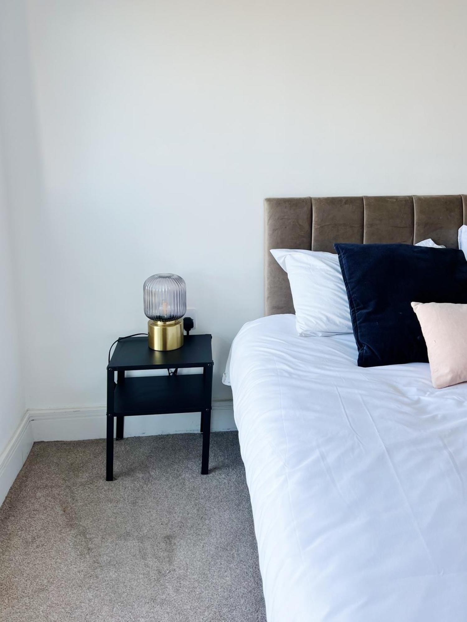 Stunning Riverside View Apartment, Near Canary Wharf & O2 London Exterior photo